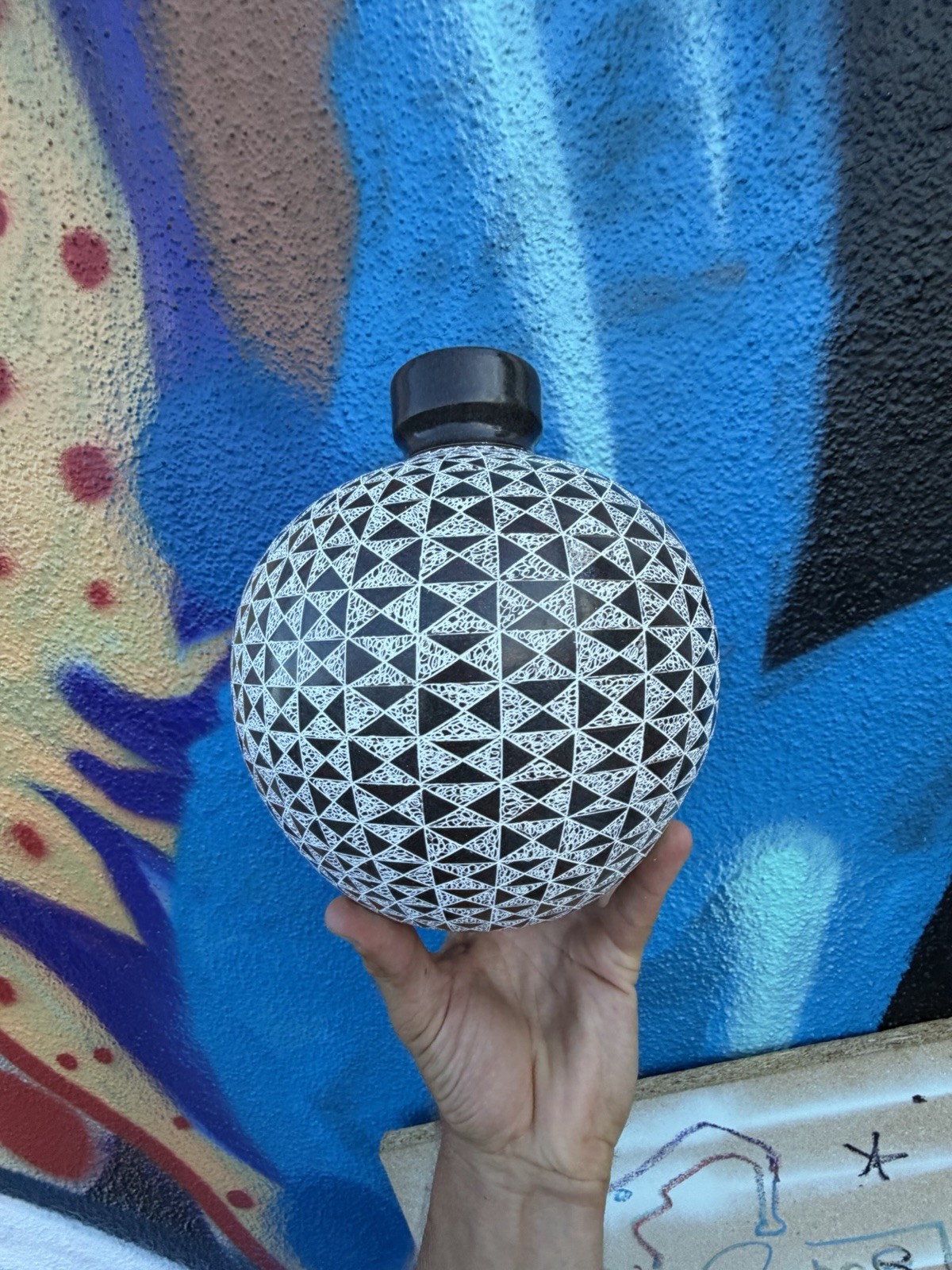 Paysis Sánchez Nicaraguan Carved Pottery Vase San Juan de Oriente Masaya 8”