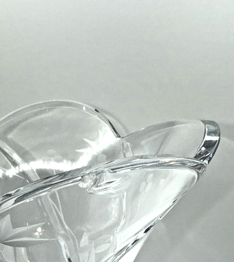 Mikasa PARK PLACE Trumpet Crystal VASE 11″ Engraved Floral Petal Top Flared Vtg