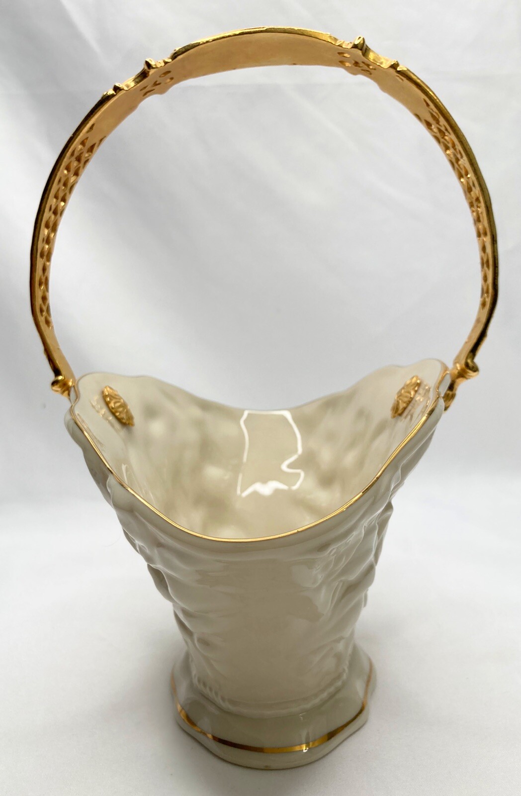 1996 Lenox Ivory Easter Lily Basket w/ Gold Trim & Handle NO BOX Mint 9” Tall