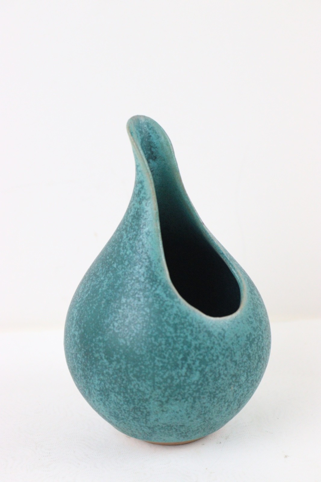 MCM studio pottery teardrop shape cream jar vase 5.5″ HCV26 #49