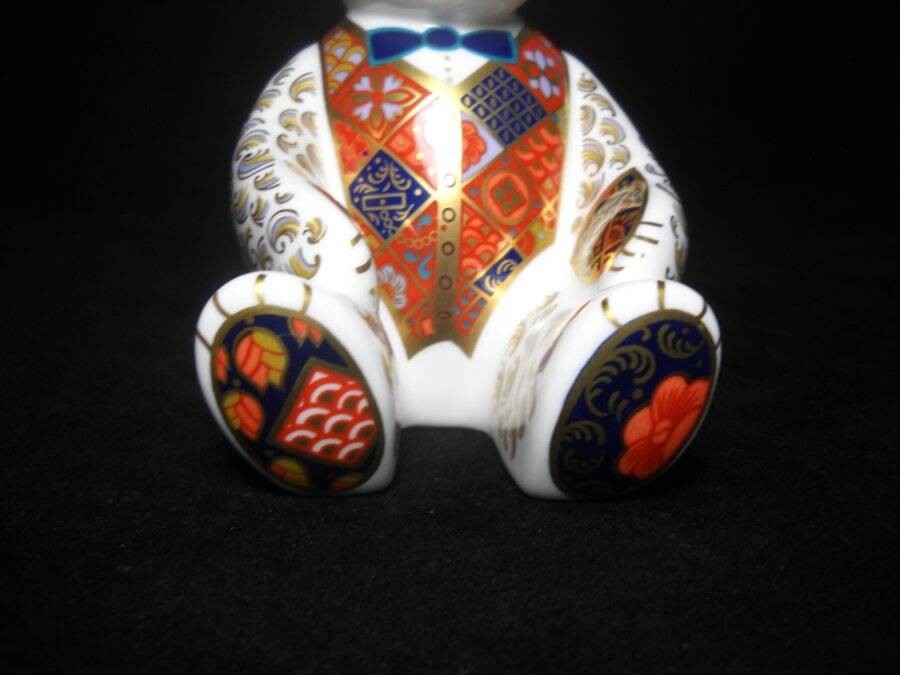 Royal Crown Derby Bear w/Red Bow Tie Paperweight/Figure 4 3/4″ x 3 1/2″ Excellen