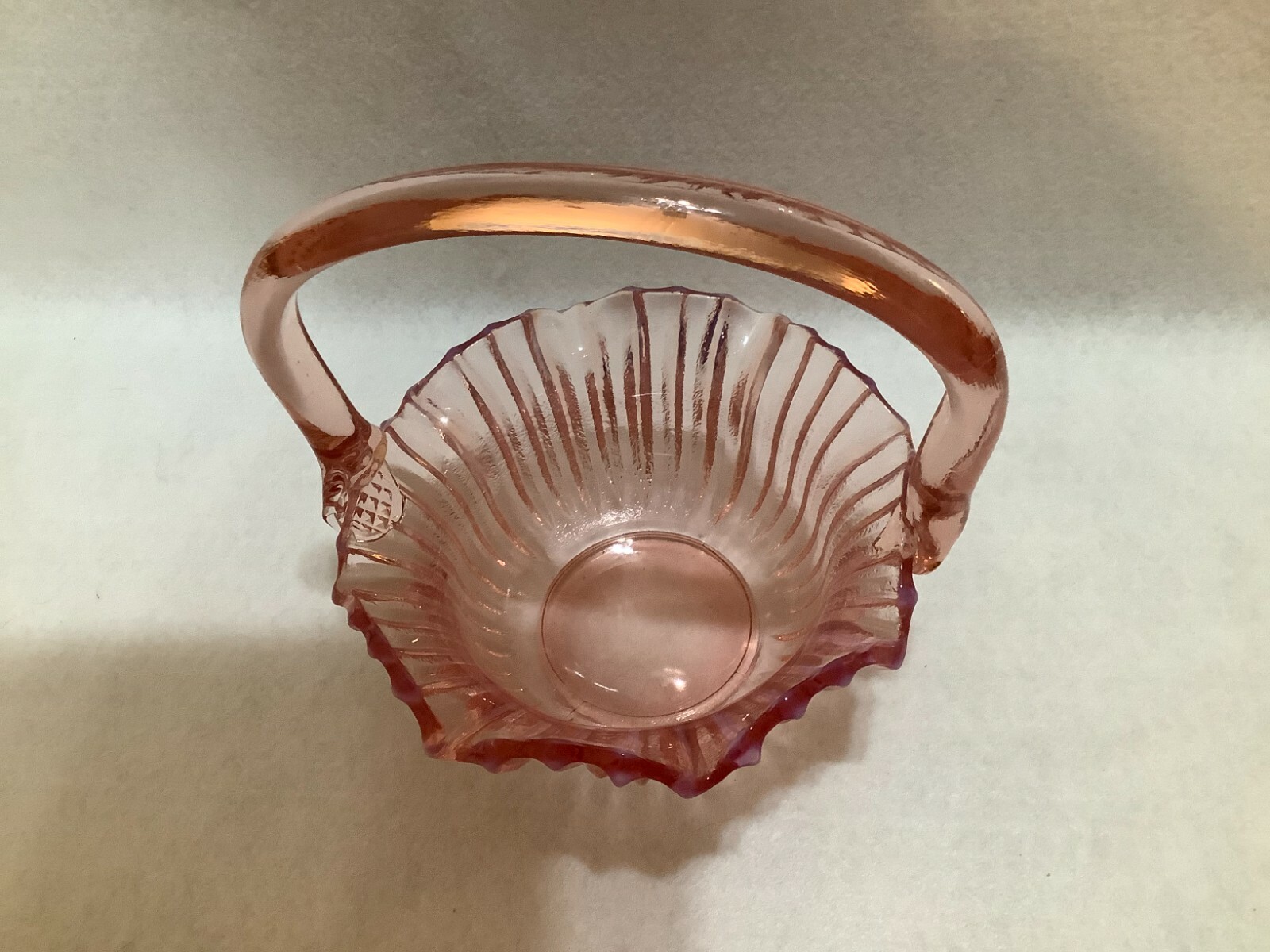 L.E. Smith Pink Opalescent Ribbed Glass Scalloped Lip Basket Vintage Art Glass