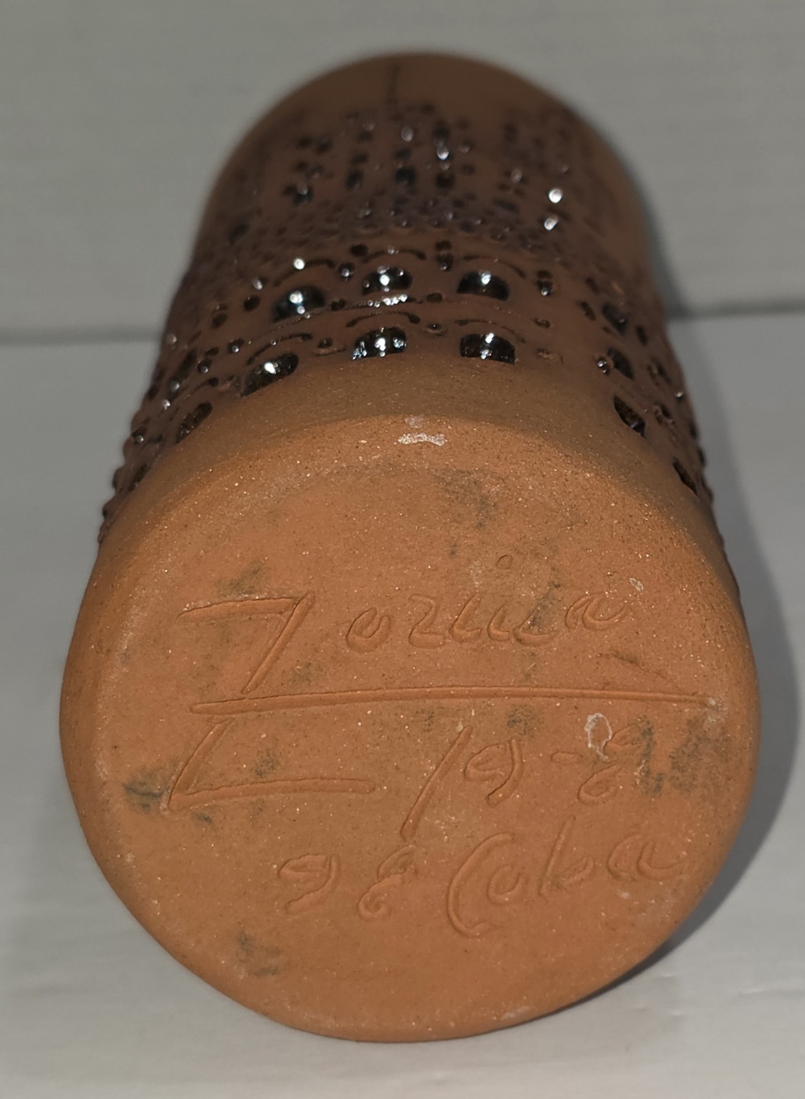 Vintage Signed Zorita de Cuba Terracotta Art Pottery Vase (1981) – 9.25″ H 3″ D