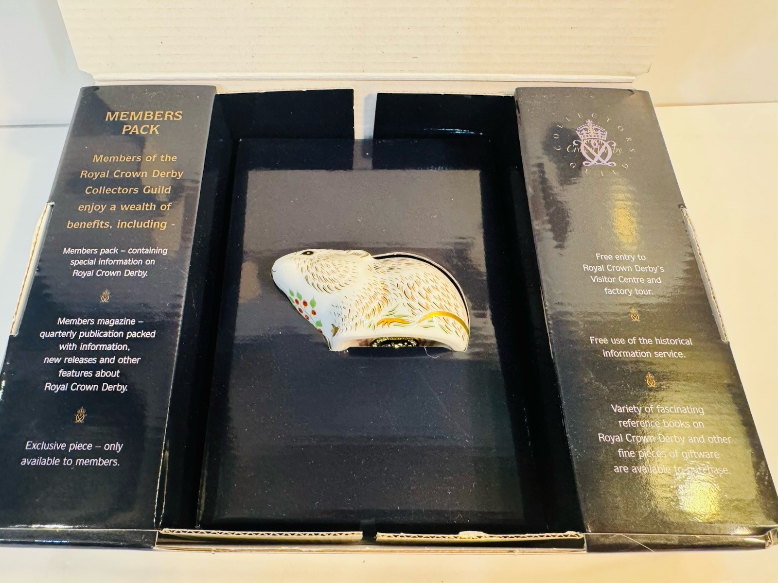 Royal Crown Derby Collectors Guild River Bank Vole Gold Stopper Mint In Box