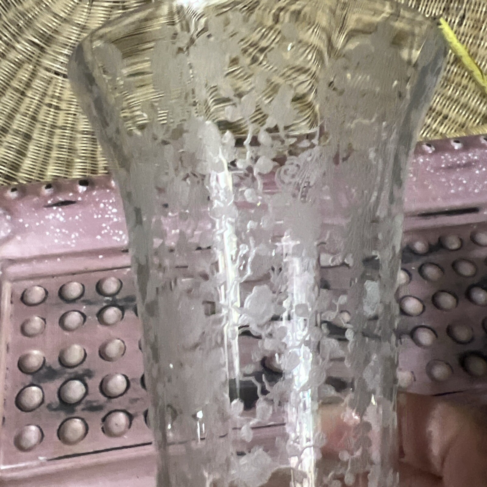 CAMBRIDGE GLASS ROSE POINT CRYSTAL #1233 10″ KEYHOLE FOOTED BLOWN ETCHED VASE