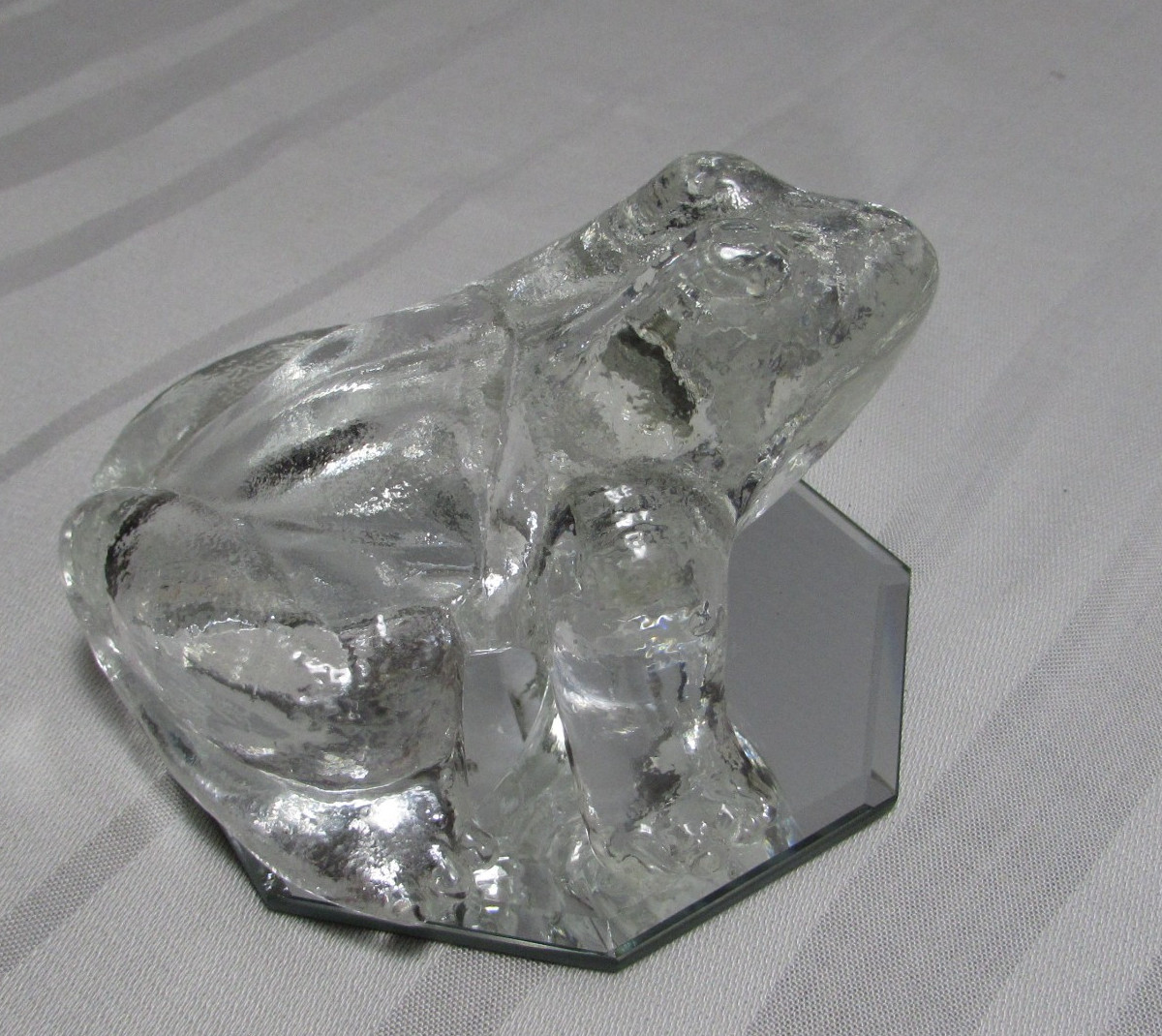 Vintage Textured Glass Frog Paperweight Figurine 2 5/8″ tall
