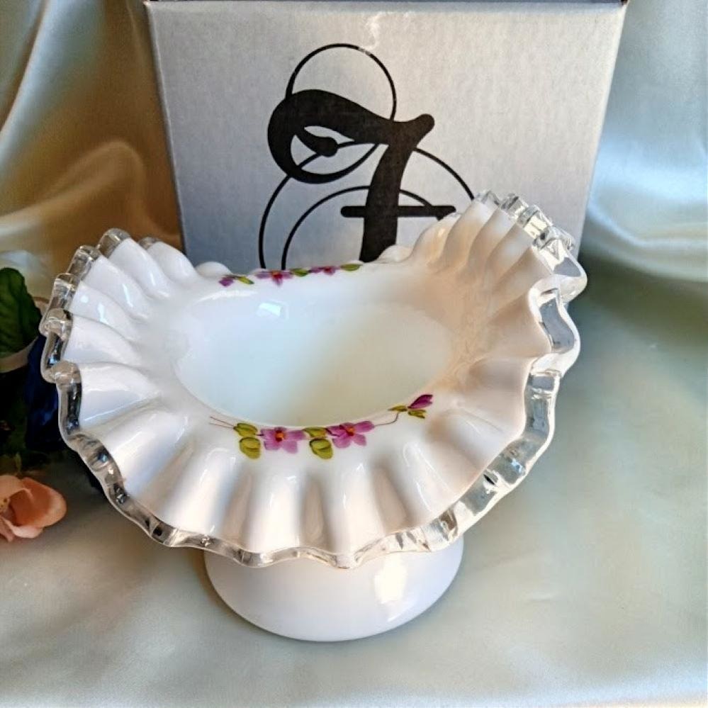 3241 Vintage Fenton Violets In The Snow Hat Vase