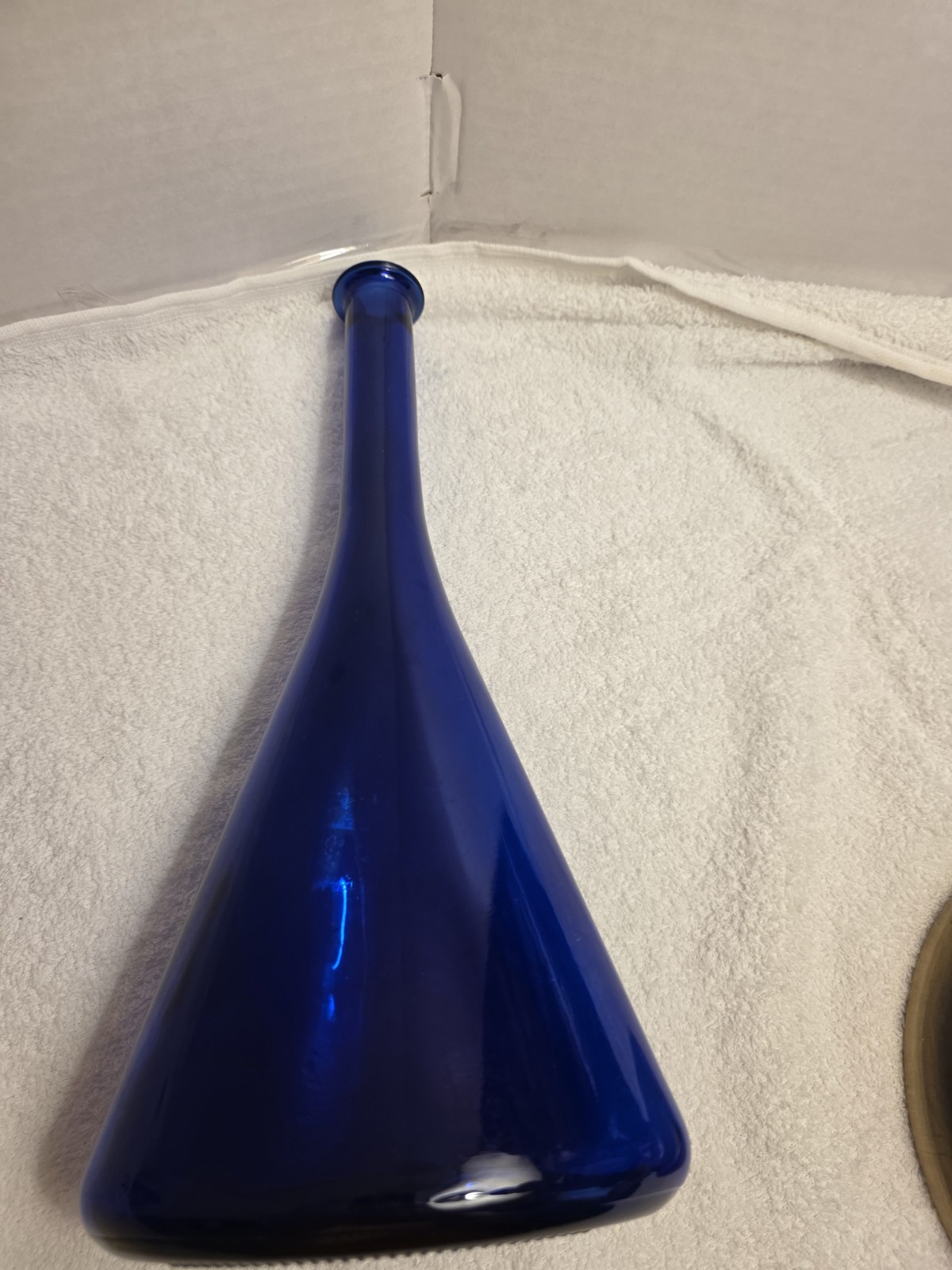 COBALT BLUE VASE TAPERED VINTAGE EX SHAPE Nice DISPLAY ITEM,Beautiful Display