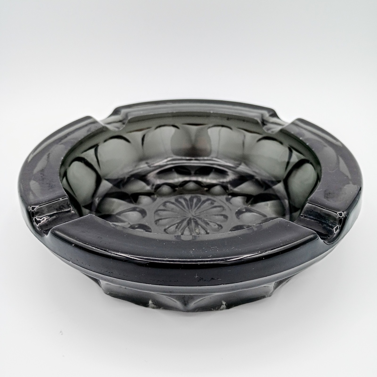 MCM Vintage Smoke Gray Heavy Glass Ashtray 6″ Round Faceted 1970s See Info (A)