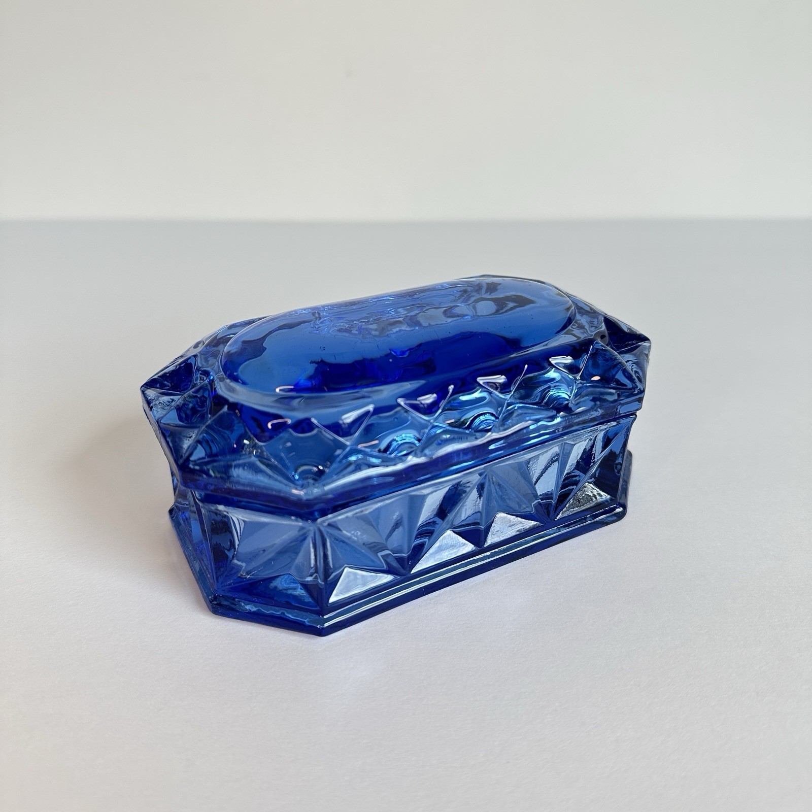 Fenton Intl. Art Glass Cottage Blue Trinket Box. Beautiful Condition! Faceted
