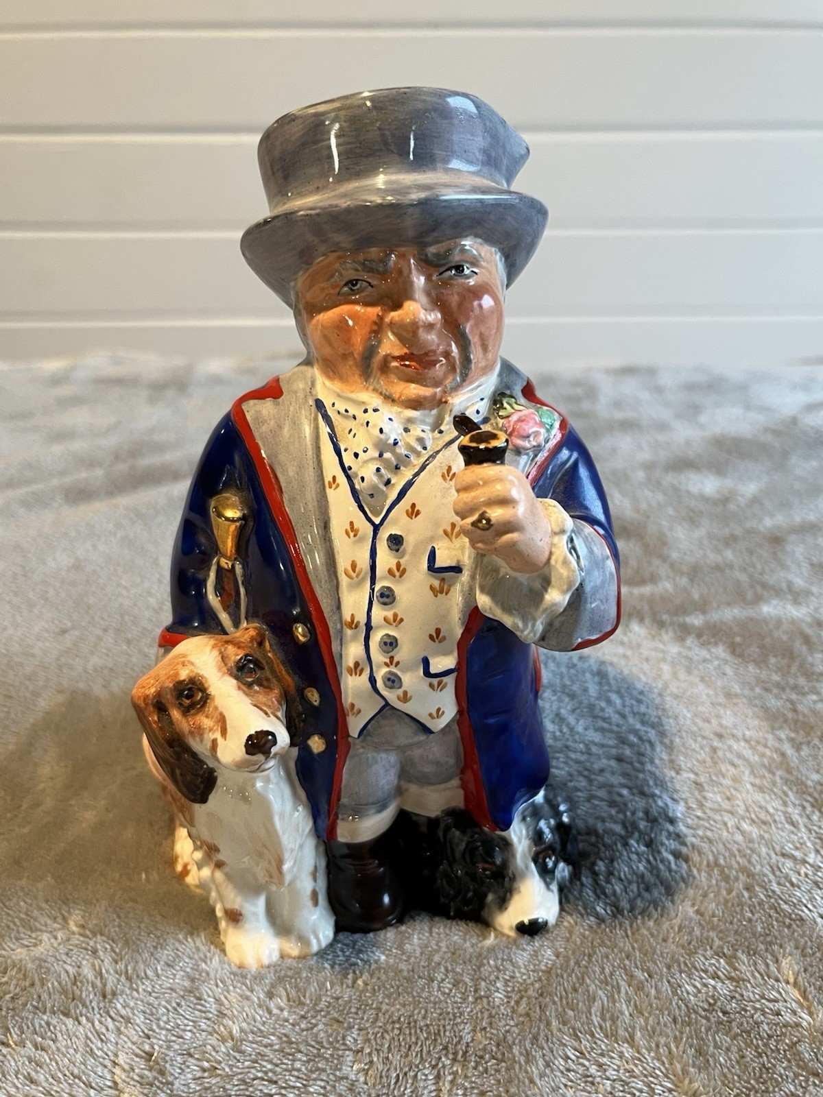 Vintage Hand Painted Wedgwood Man w/ Dogs & Pipe Toby Pitcher 7″x4.5″ Excellent