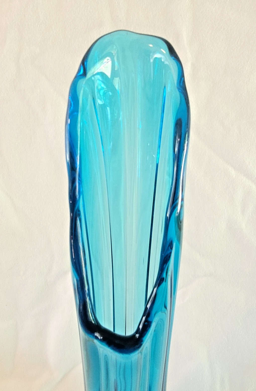 L E Smith Swung Glass Vase Peacock Blue Ribbed Pedestal 19″ MCM Bluenique