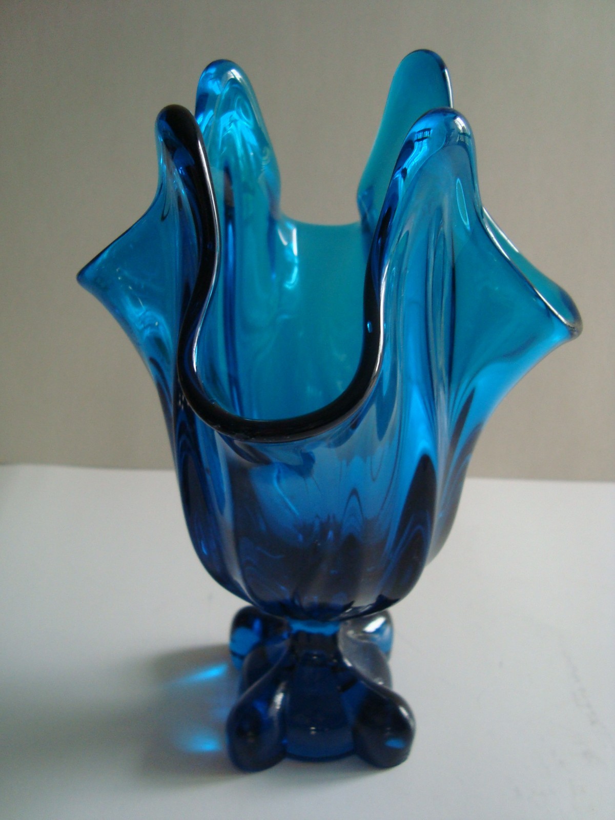 Vintage Viking Glass MCM / Epic Blue Bluenique ~ Four Square Swung Vase ~ 8″ H