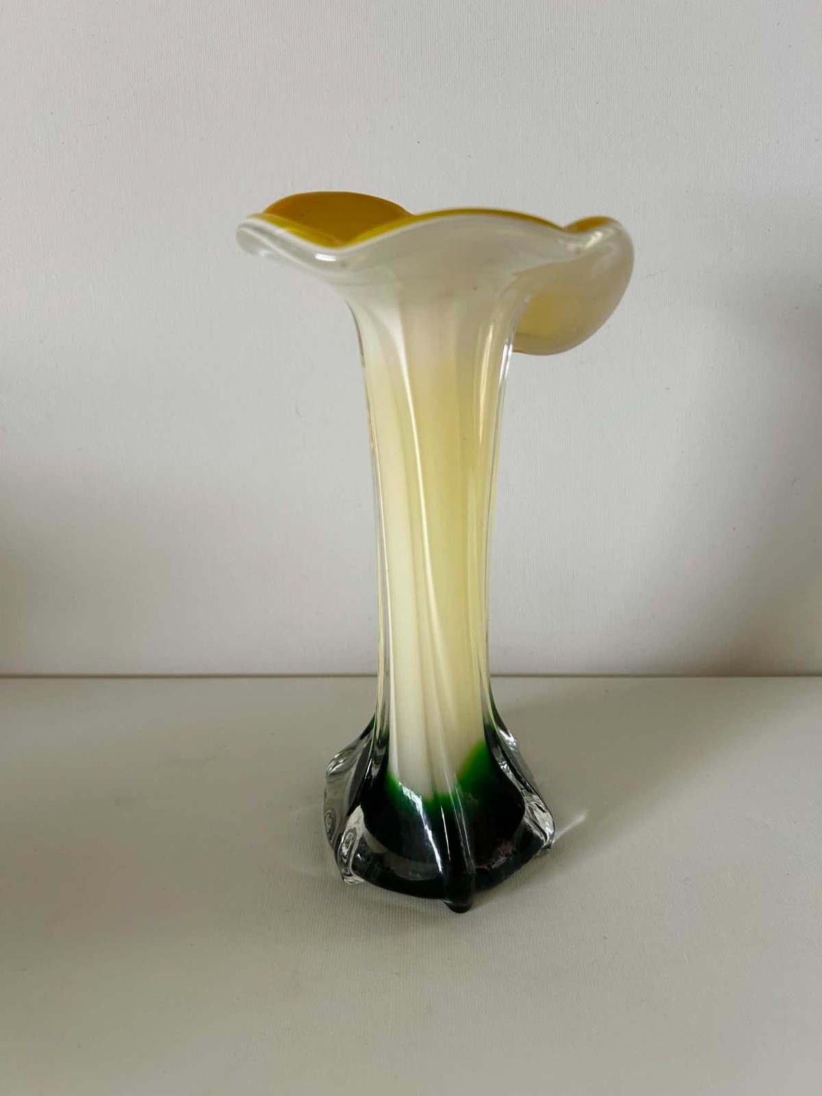 Vintage Calla Lily Jack-in-the-Pulpit Vase Yellow, White & Green 8″ Art Glass