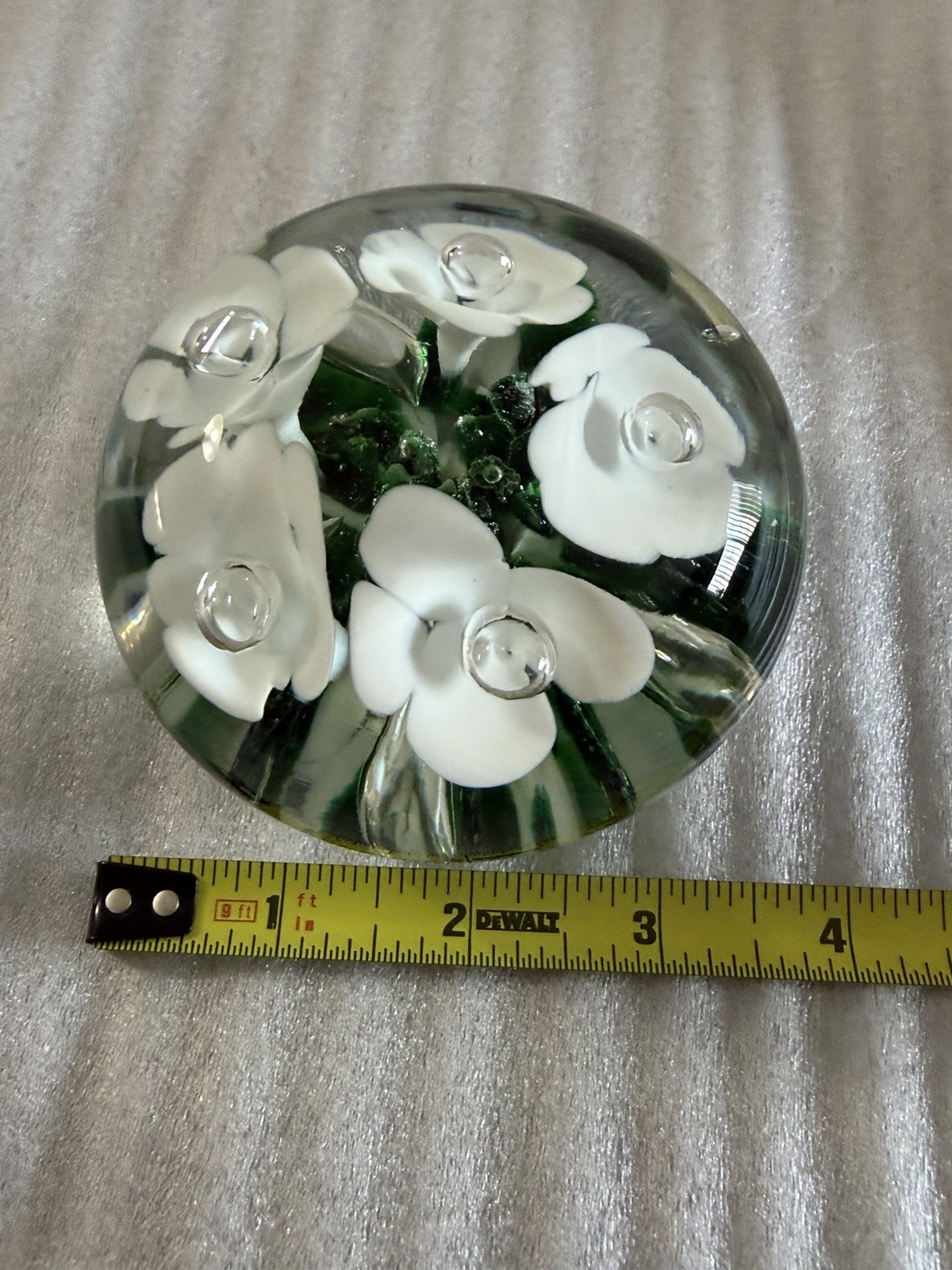 Vintage St Clair Paperweight White Trumpet Flowers W/Green Bottom. VGC