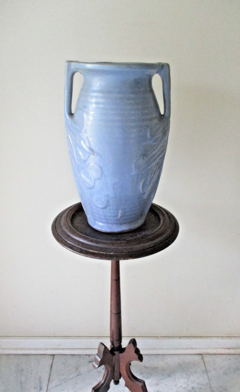 mccoy pottery floor vase blue sand dollar 8-1/2″ x 14-1/2″ ship $18.00