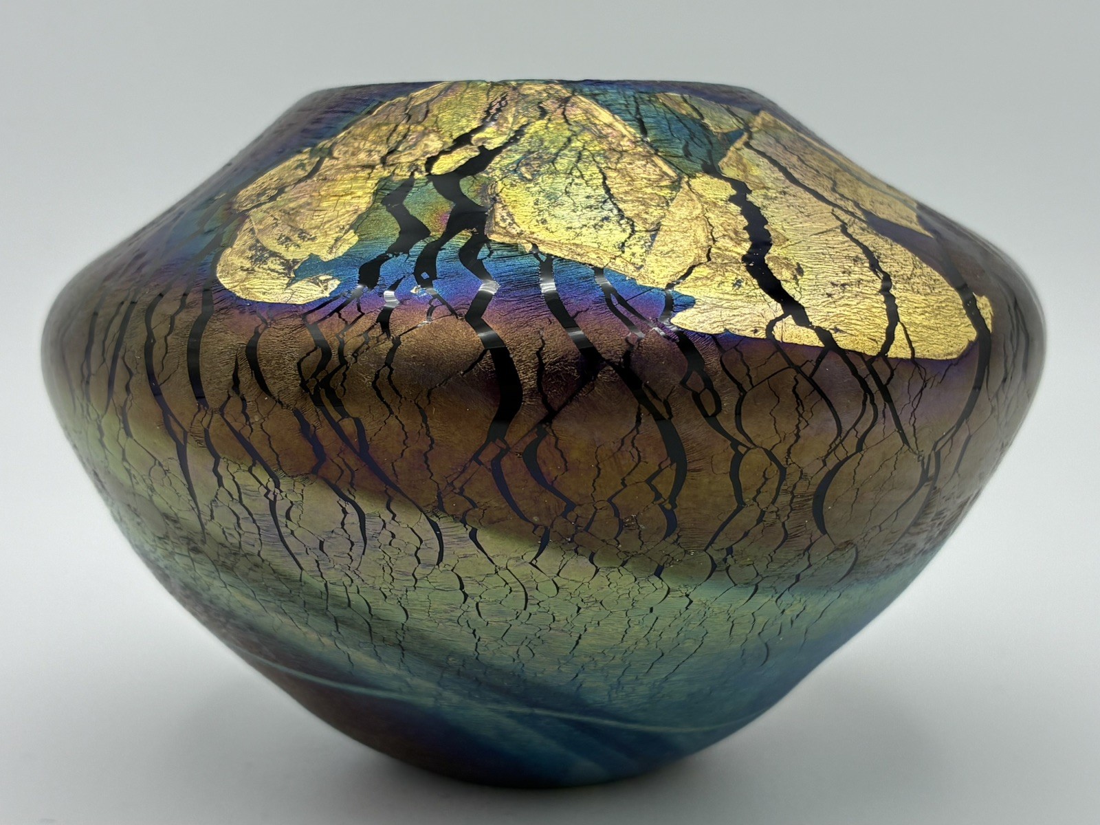 Beautiful Robert Eickholt Art Glass Vase Iridescent Gold Foil Purple Blue Signed