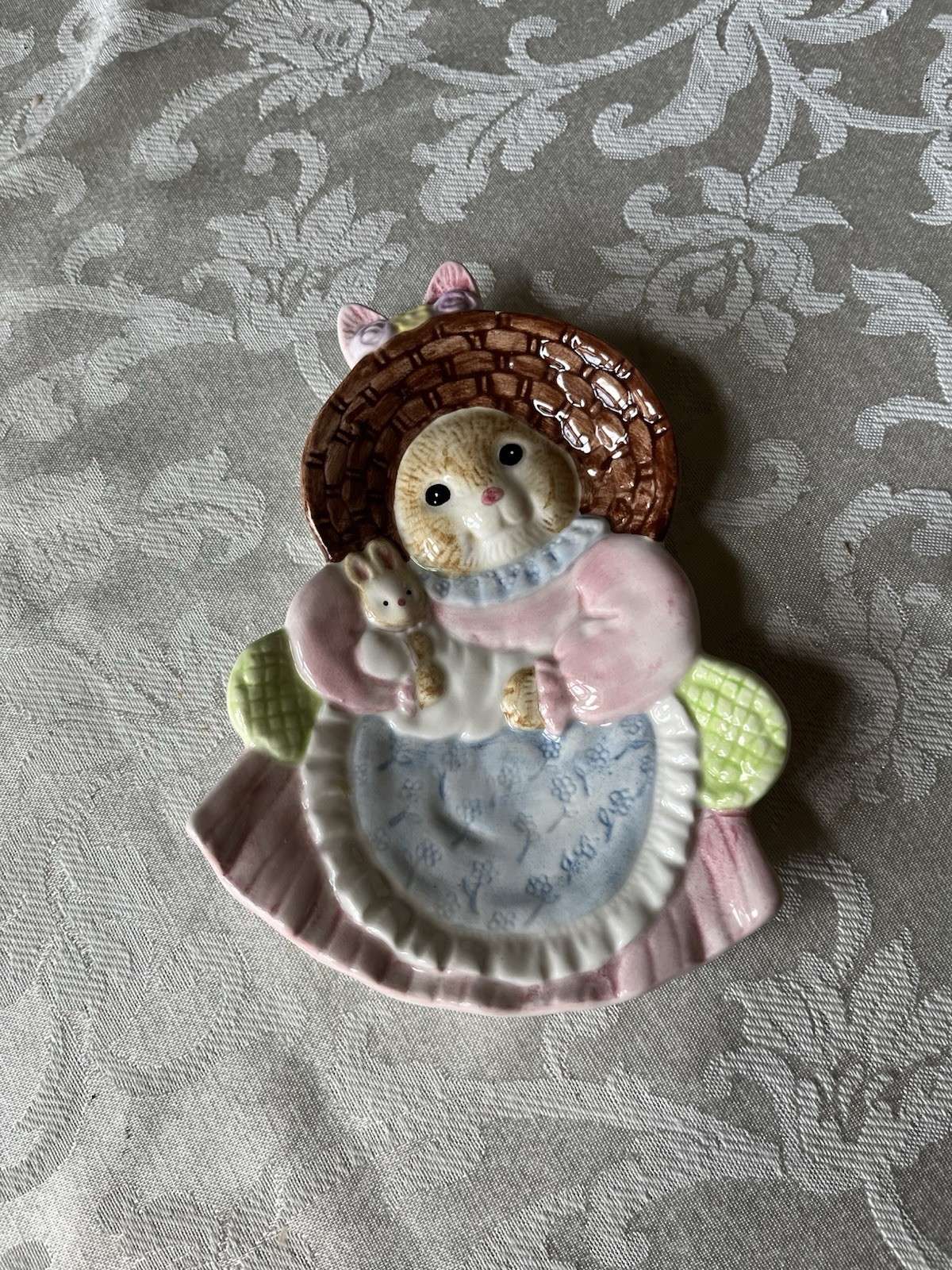 Omnibus GOC11992 1992 Ceramic Easter Bunny Figurine, Glossy 3D, Sri Lanka