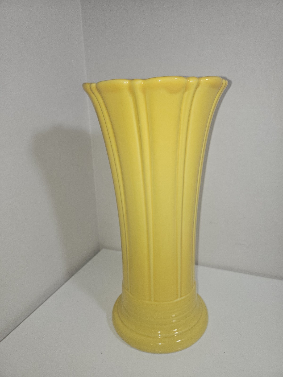 FIESTAWARE Fiesta 9 5/8″ Fluted Vase SUNFLOWER Yellow Modern Pretty