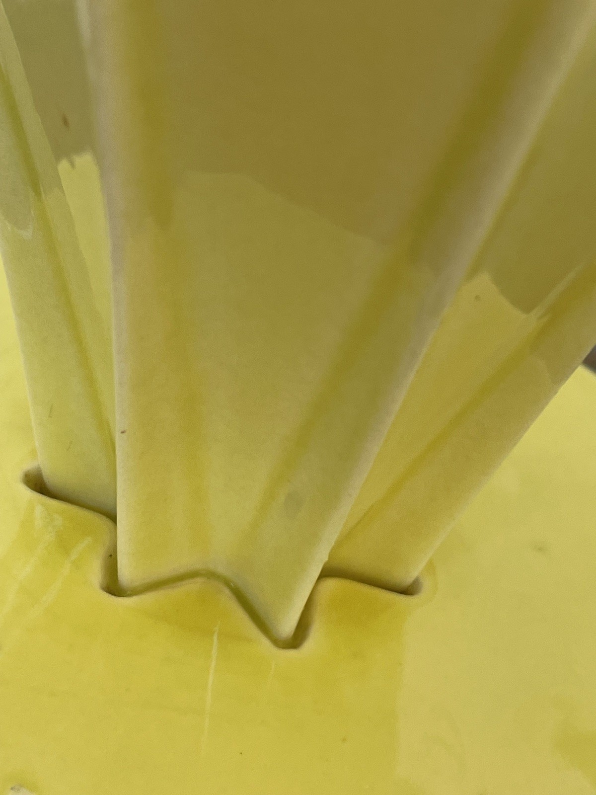 MCM RED WING POTTERY PRISMATIQUE GEOMETRIC PEDESTAL PLANTER YELLOW & WHITE 6.5″