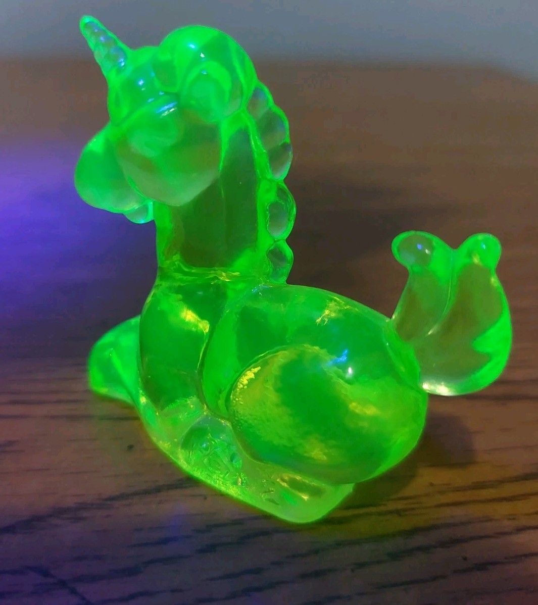 Vintage BOYD Uranium Vaseline Unicorn Yellow Opalescent Glass Mint Condition !!