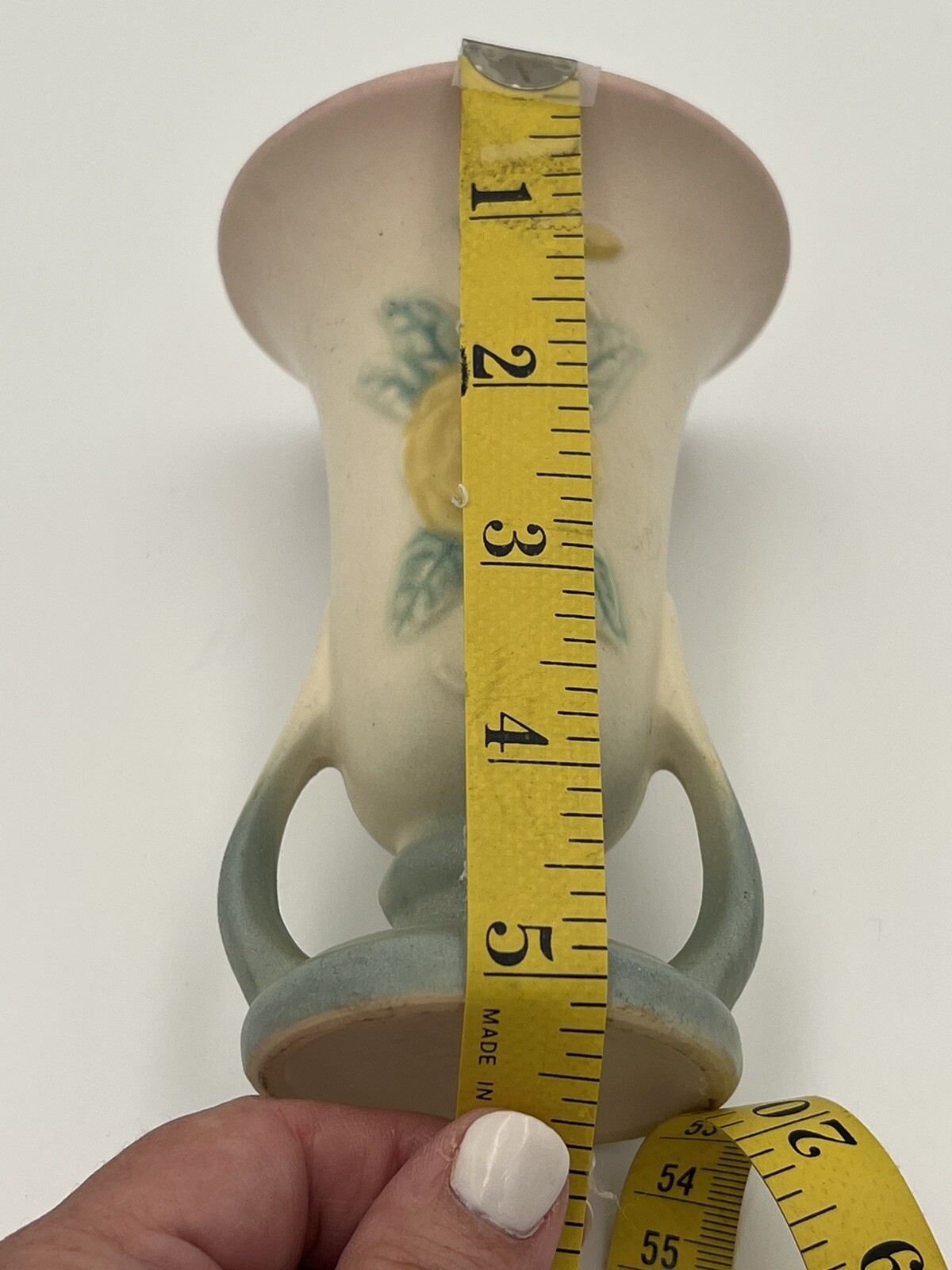 Vintage HULL open Rose 5 Inch Handled Vase, Pink And Yellow Flowers #130. ( BD)