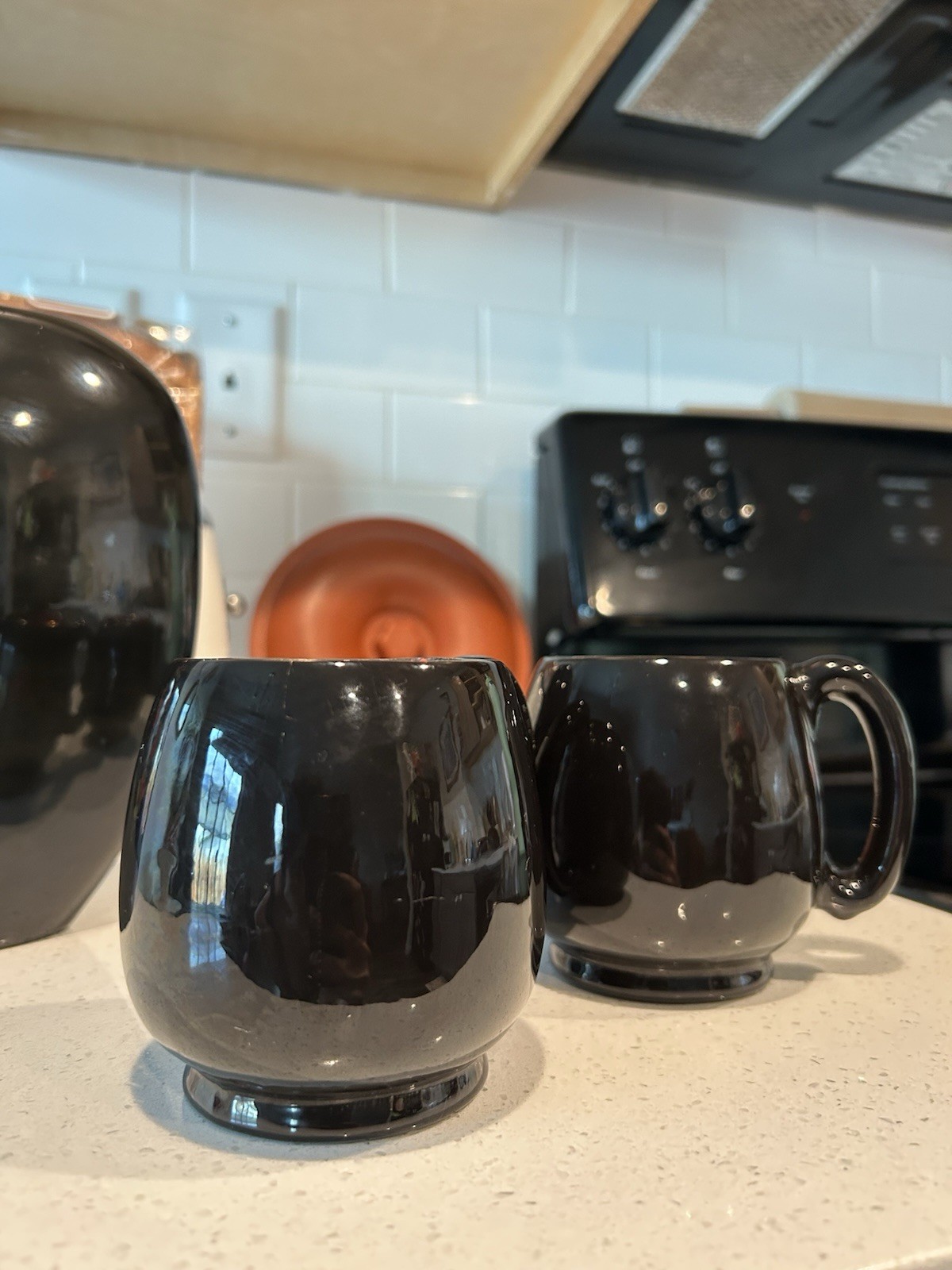 Black Ceramic Rose Vase With Matching Tea Cups