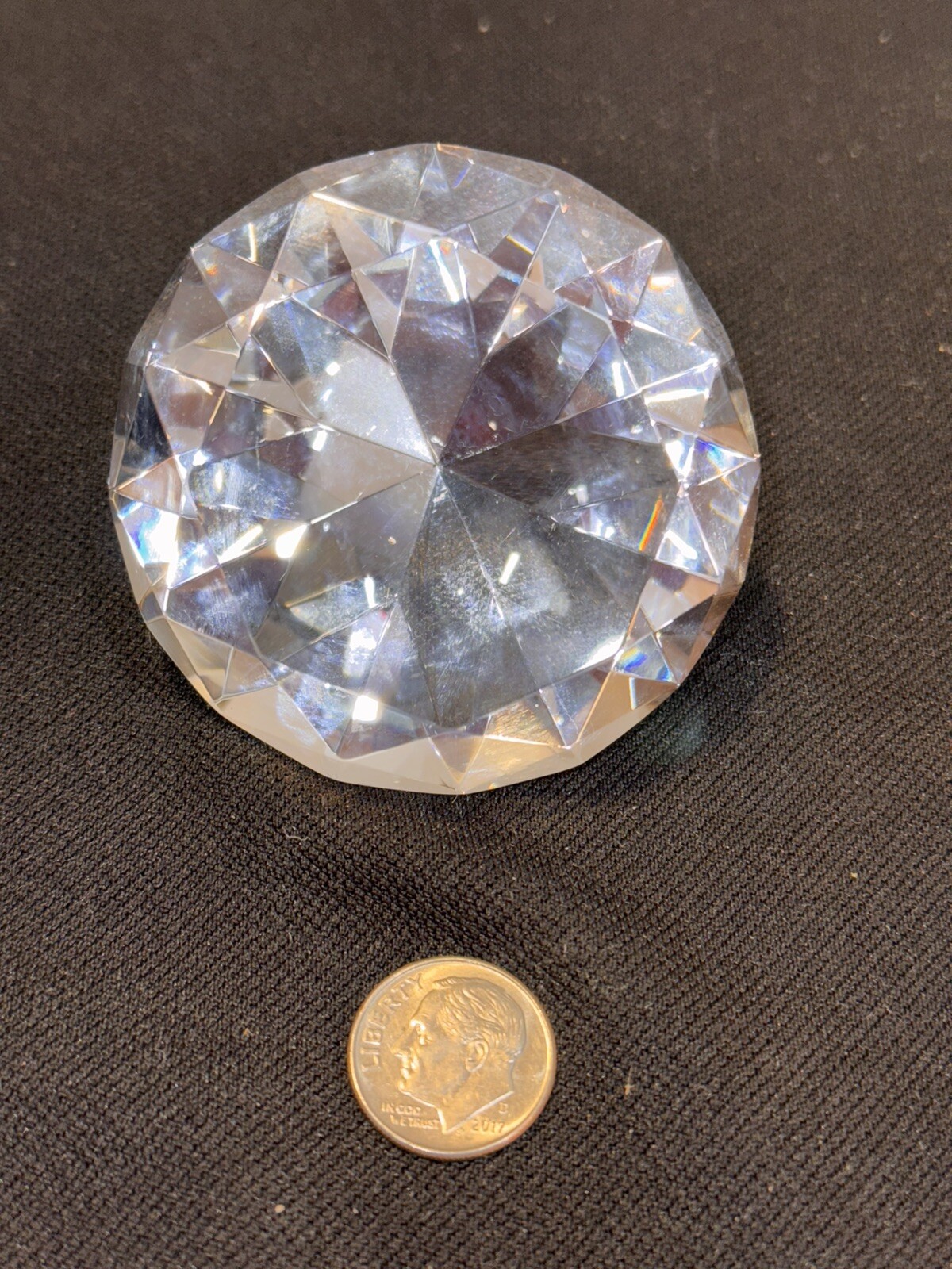 Diamond Shape Paperweight Faceted Cut Crystal Glass. 2.1/4” Diameter X 1,5” Tall