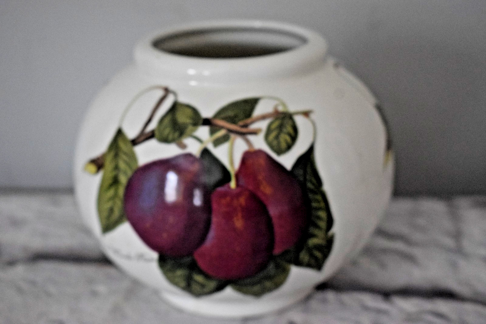 Portmeirion Pomona Globe Vase Reine Claude Plum England Floral Fruit Vase