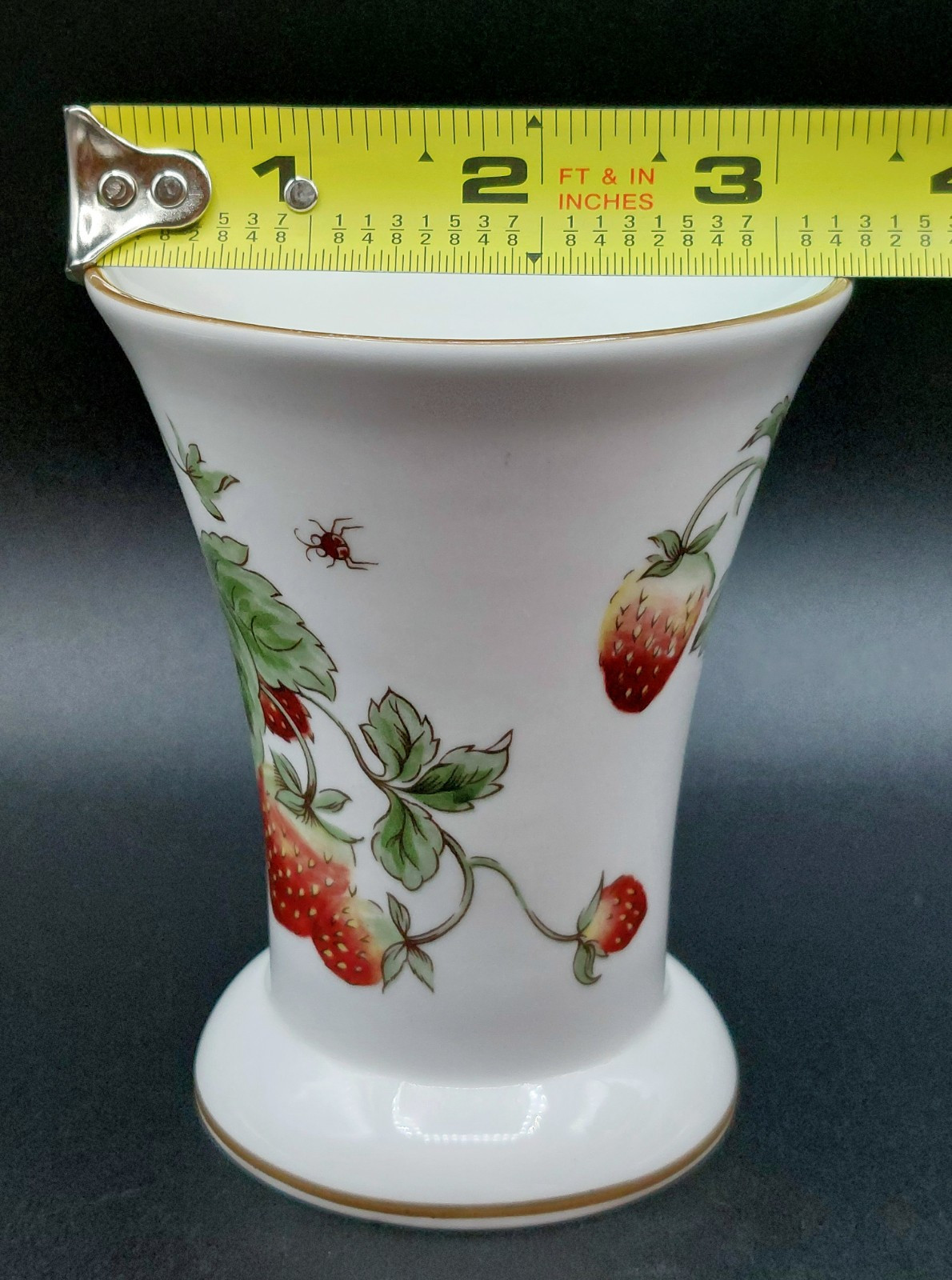 Collectible Coalport Bone China 4″ Strawberry Vase Gold Trim/Red Berries/Green