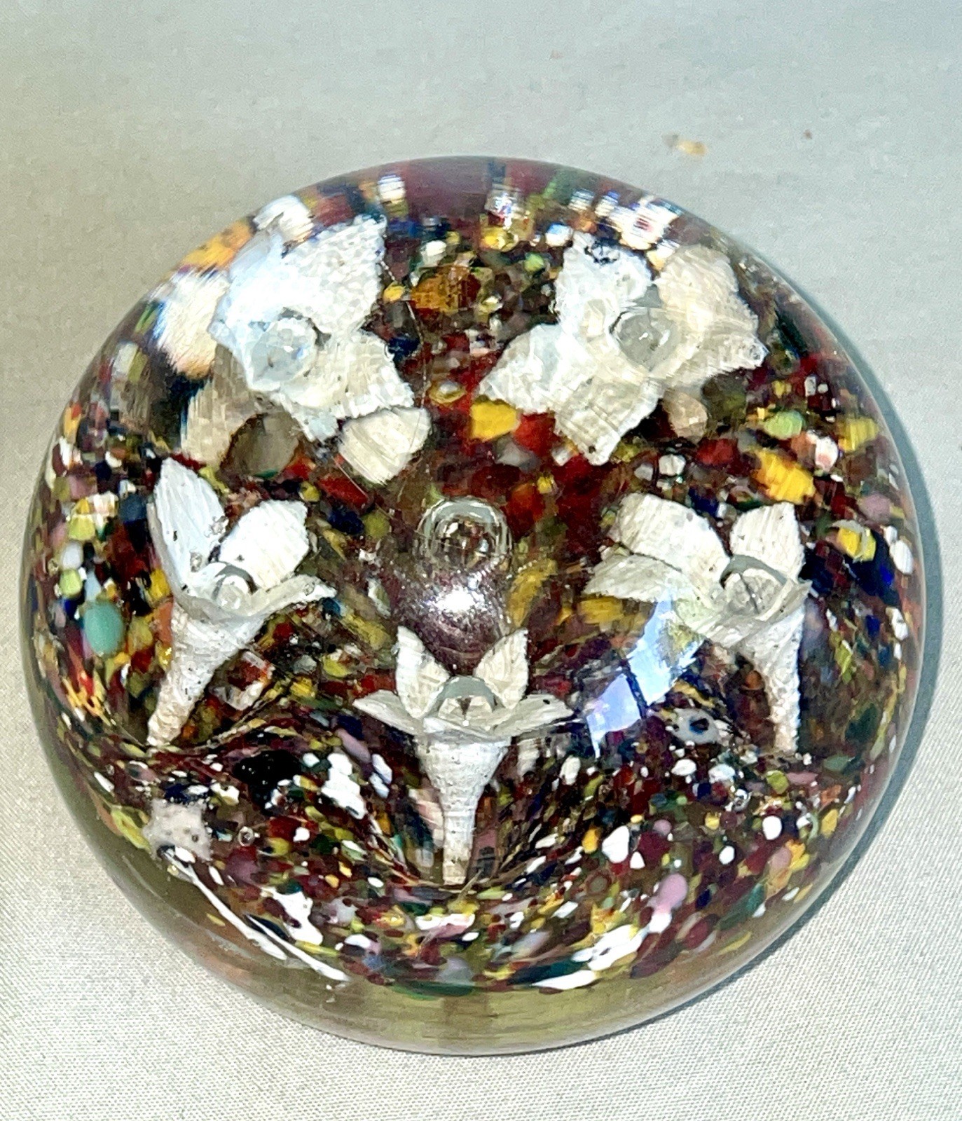 Blown Glass Paperweight White Flowers In Confetti 2.75”x 3.25”