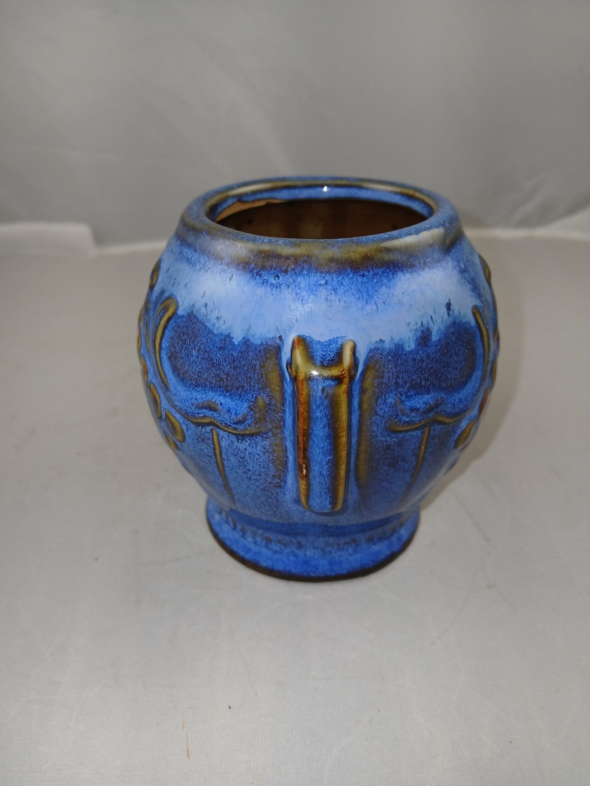 VINTAGE C.P.N.P. CANADIAN ART POTTERY BLUE GLAZE FISH SCALE 3.5″ VASE
