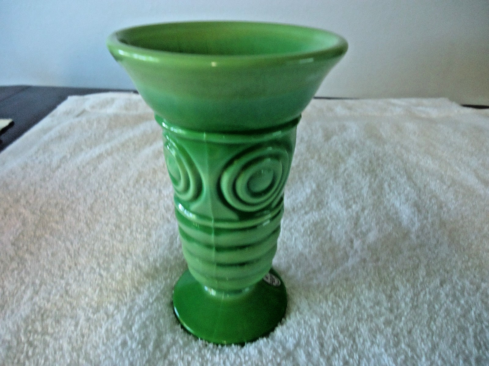 RARE FENTON CHAMELEON GREEN SLAG ART DECO OPTIC CIRCLE VASE