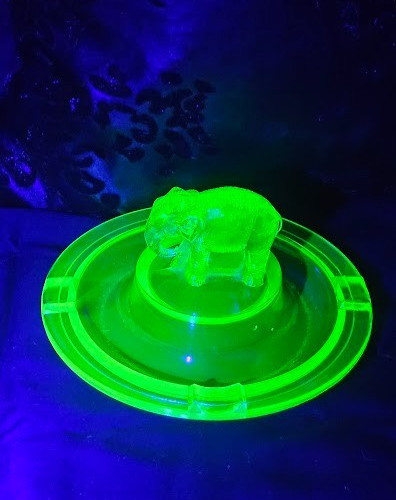 Vintage Green Depression Uranium Glass Elephant Center Ashtray Intricate UV Glow