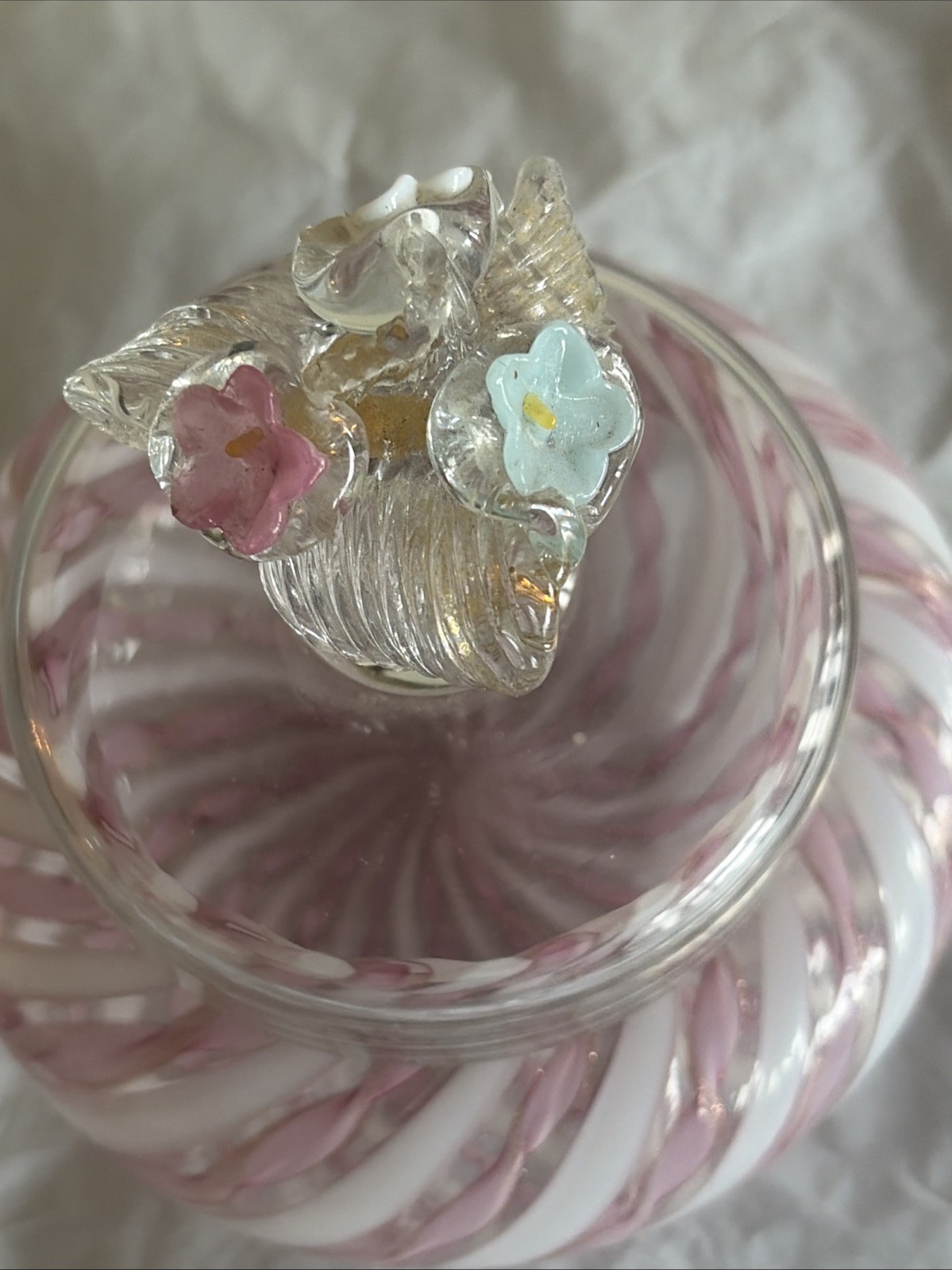 VENETIAN MURANO LATTICINO POT & COVER FINIAL FORMED AS PINK FLOWERS & GOLD
