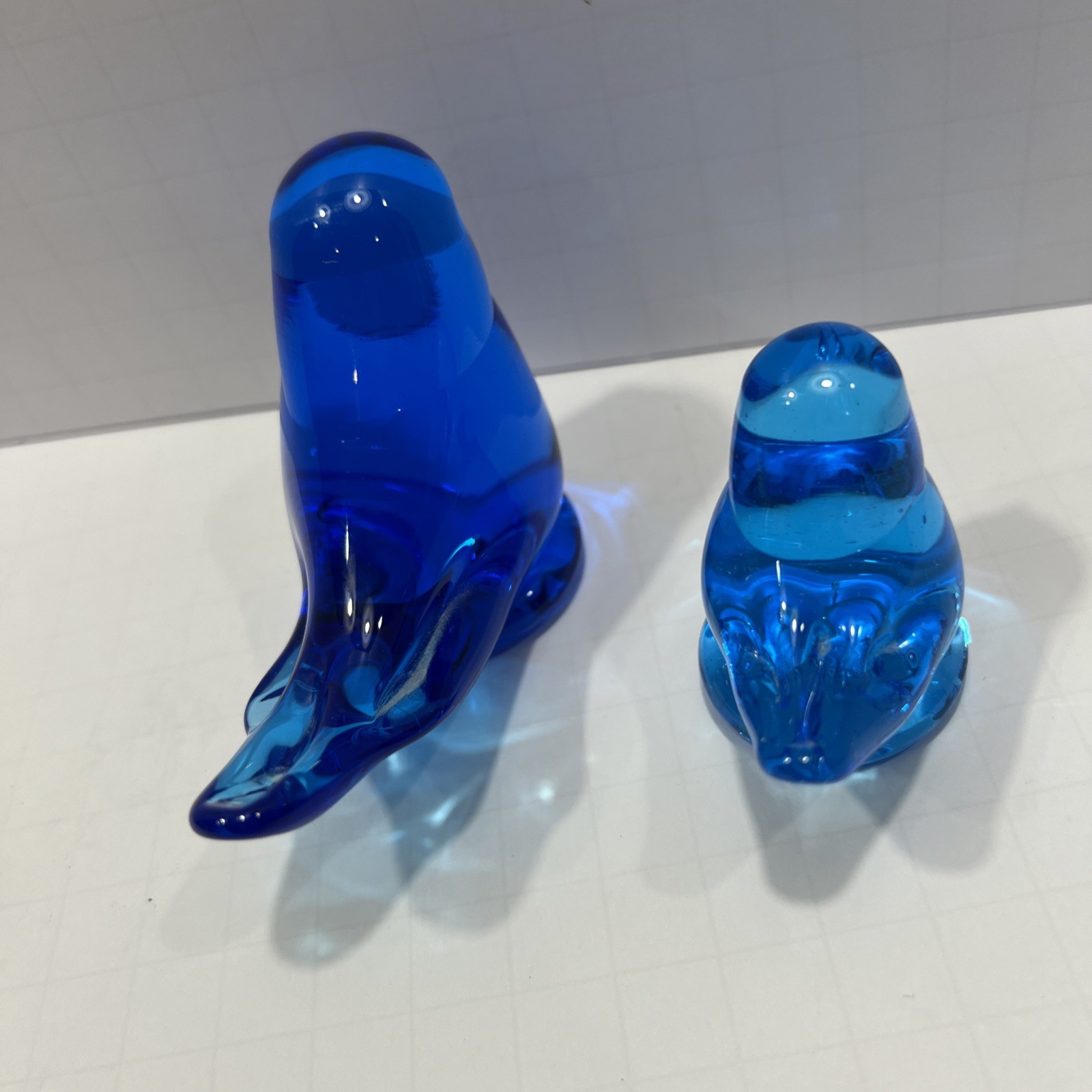 2 Blue Bird Art Glass Figurines 2.5″ and 1.75” Tall Byron Hicks 82 Paper Weight