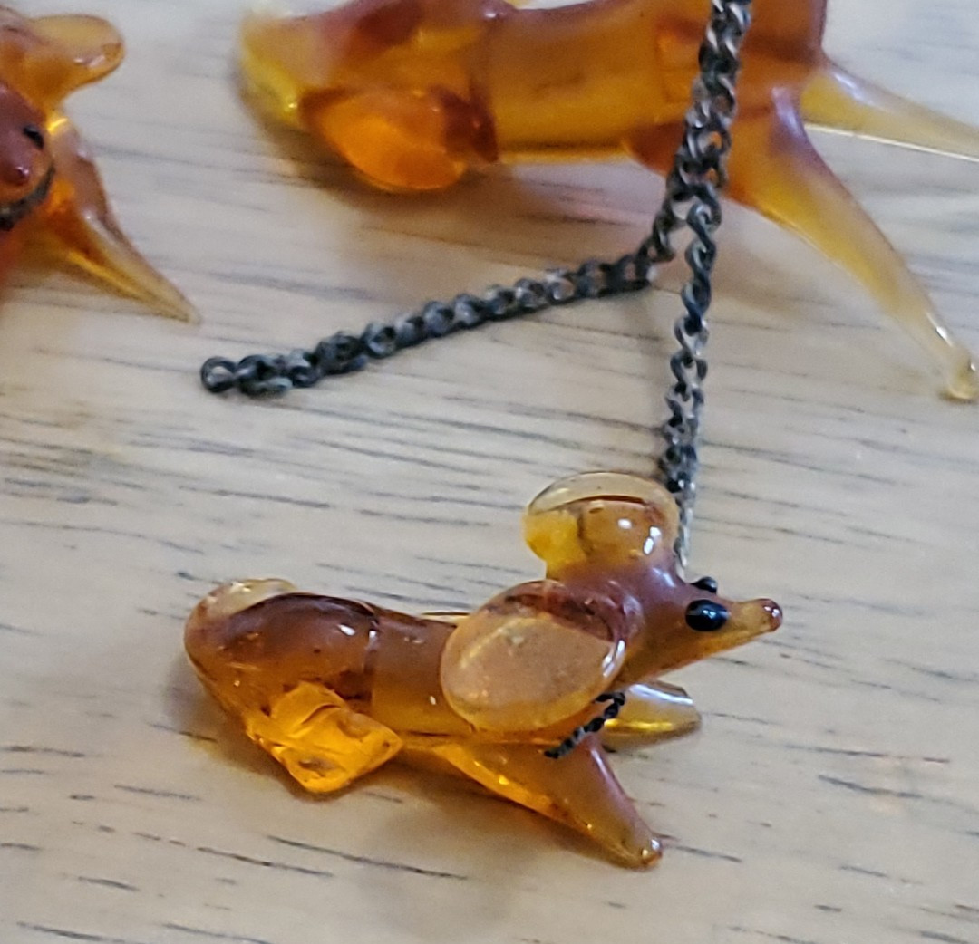 3 VTG AMBER COLORED GLASS DOG & 2 PUPPIES WITH CHAINS & SEAL ART GLASS FIGURES