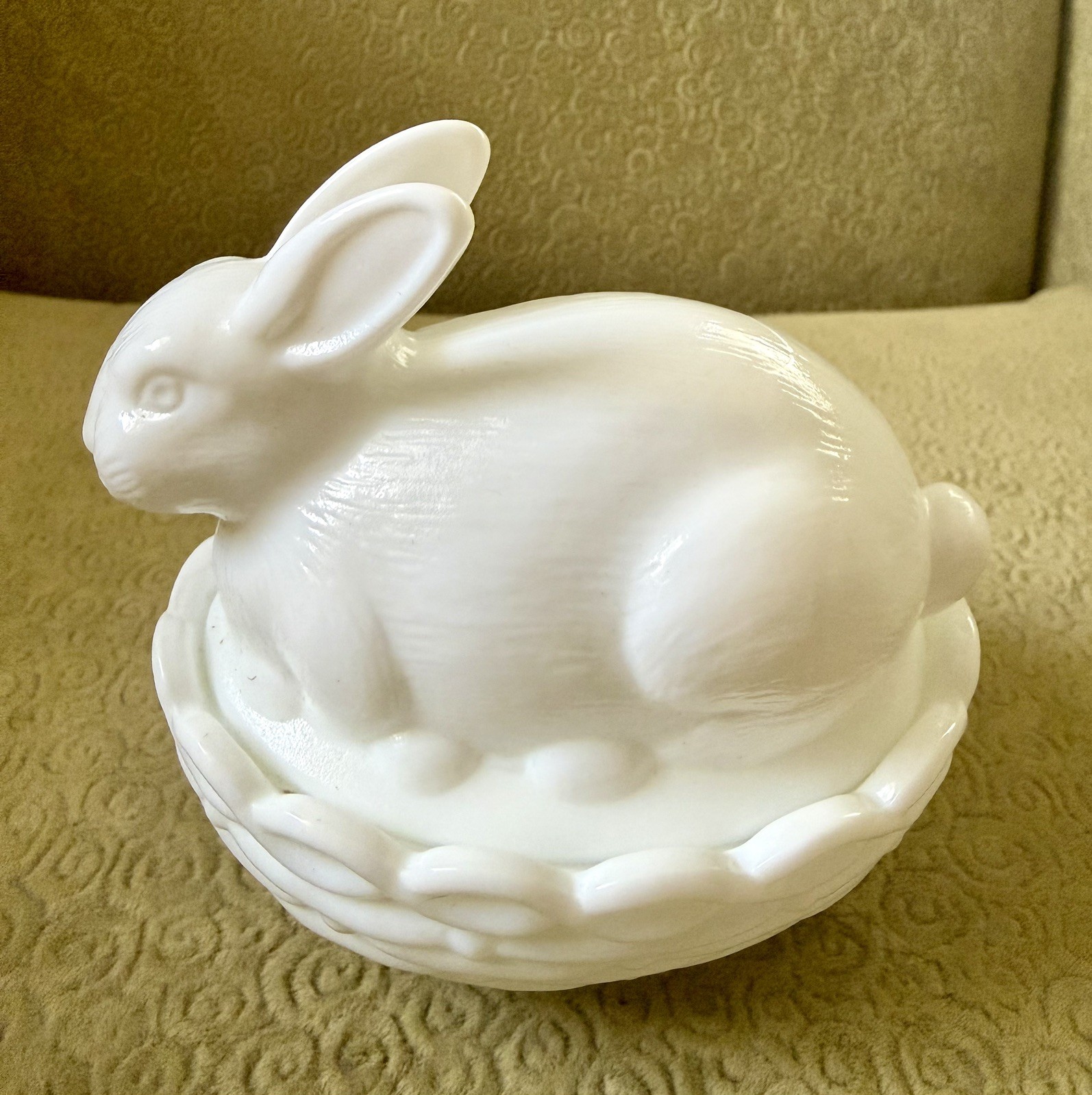 Collectible Mosser 4″ White Milk Glass Rabbit on a Nest Basket Figurine