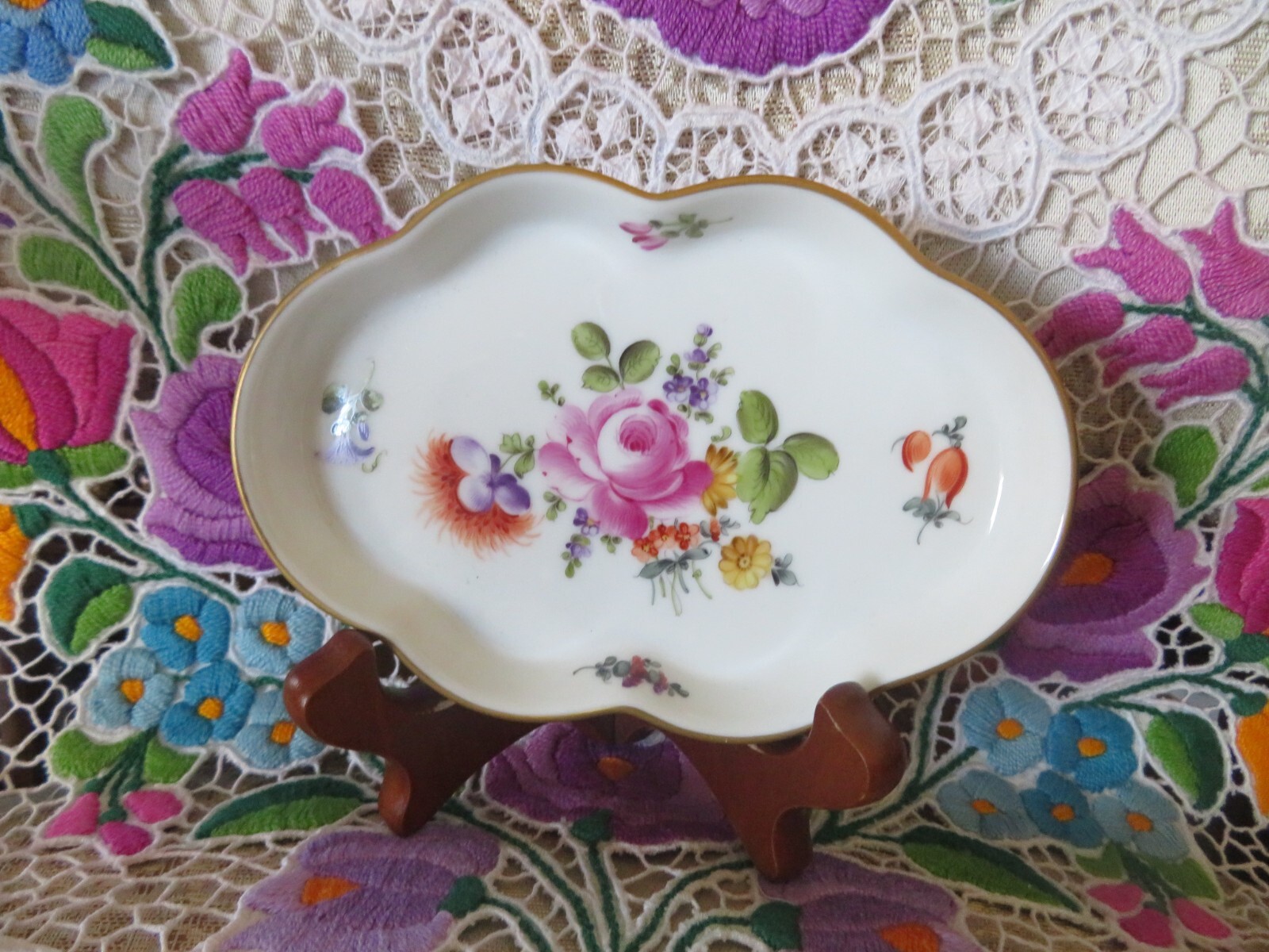 HEREND HUNGARY TRAY Flower Pattern 5 1/2″x 3 1/2″ Diameter PIN DISH