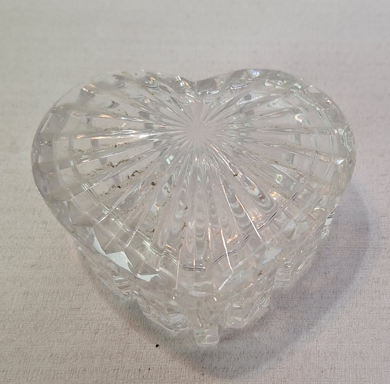 Beautiful Clear Cut Glass Heart Shaped Small Tricket Jewelry Box Container 4″