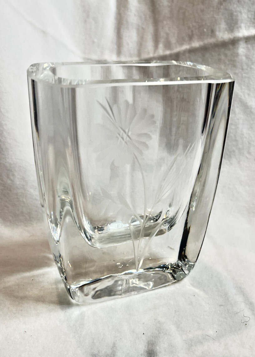 VINTAGE ETCHED FLOWER ART GLASS CRYSTAL VASE