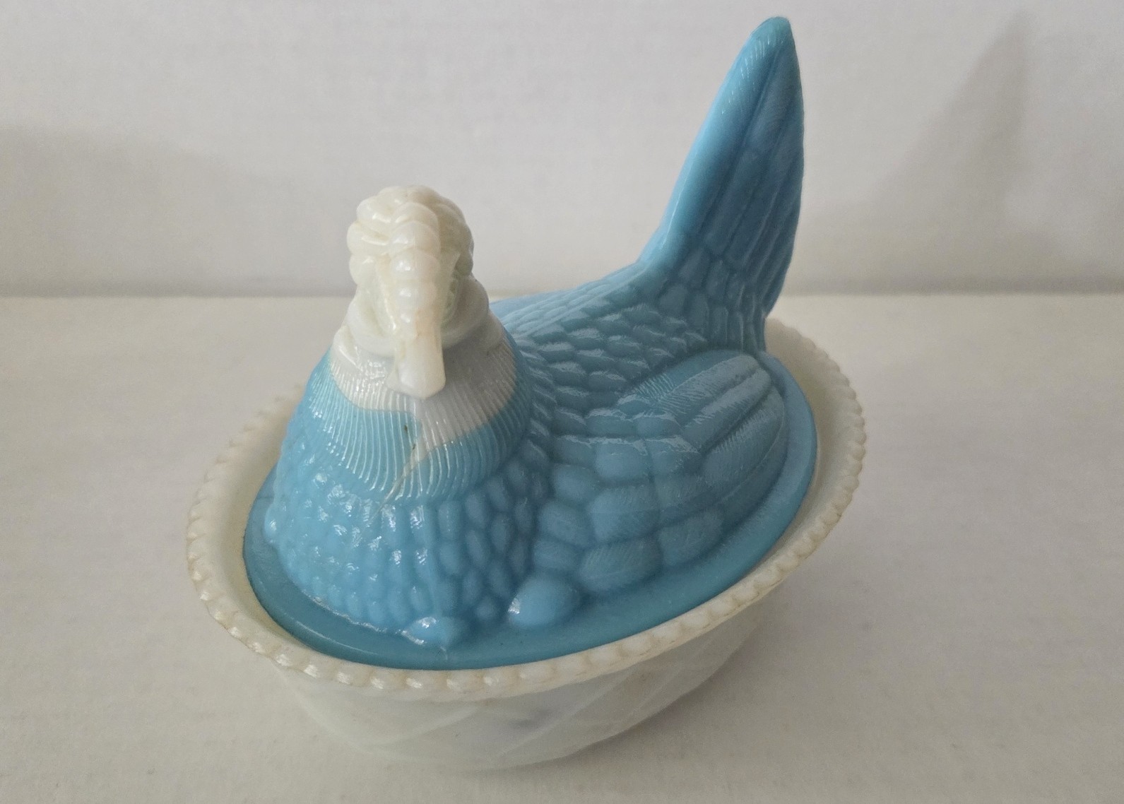 Westmoreland Hen Rooster On Nest off white head and nest blue body Glass 5.5”