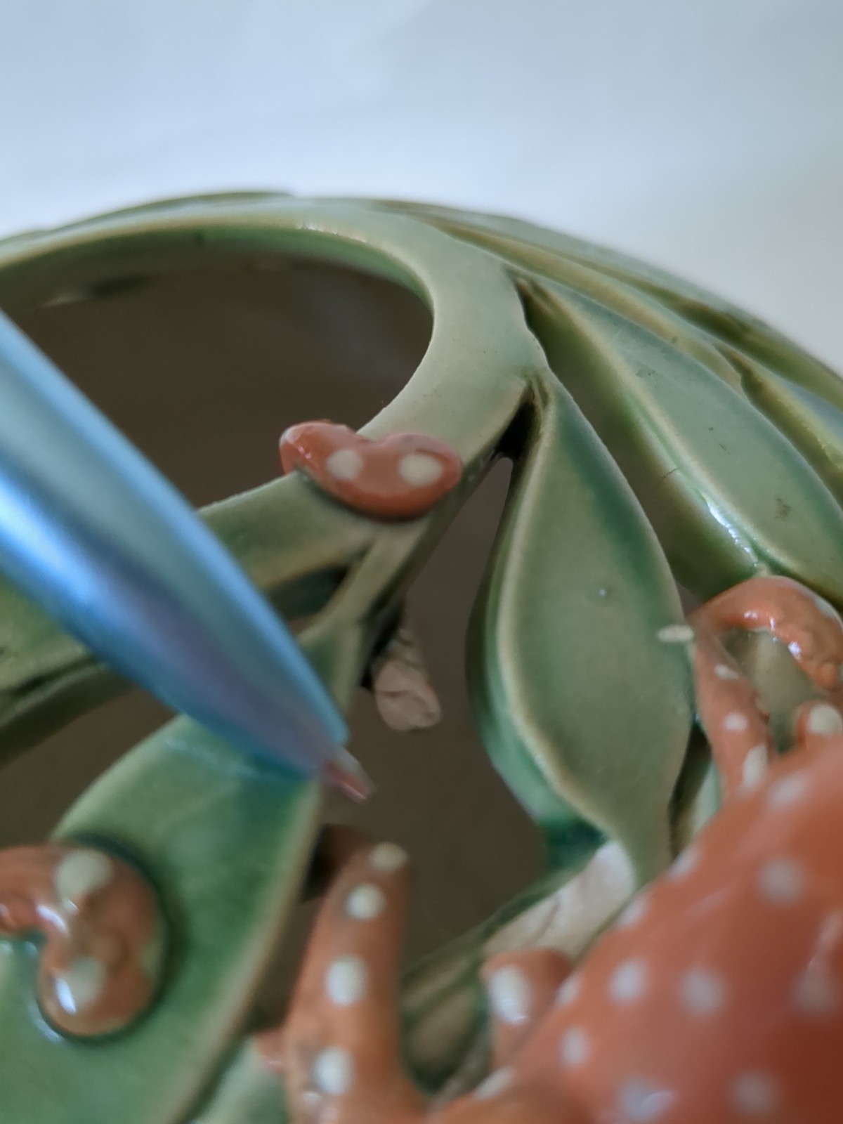 Cindy Searles Octopus Cut Vase Pottery 3D Carved signed Vtg WITH CHIP ( Read)