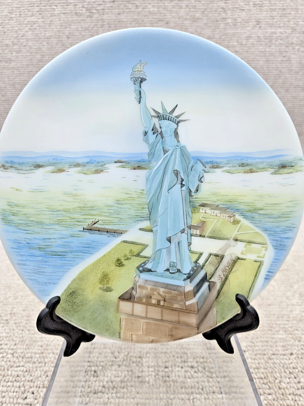 Fenton Art Glass Hand Painted Statue of Liberty 8″ Plate – Signed and Numbered