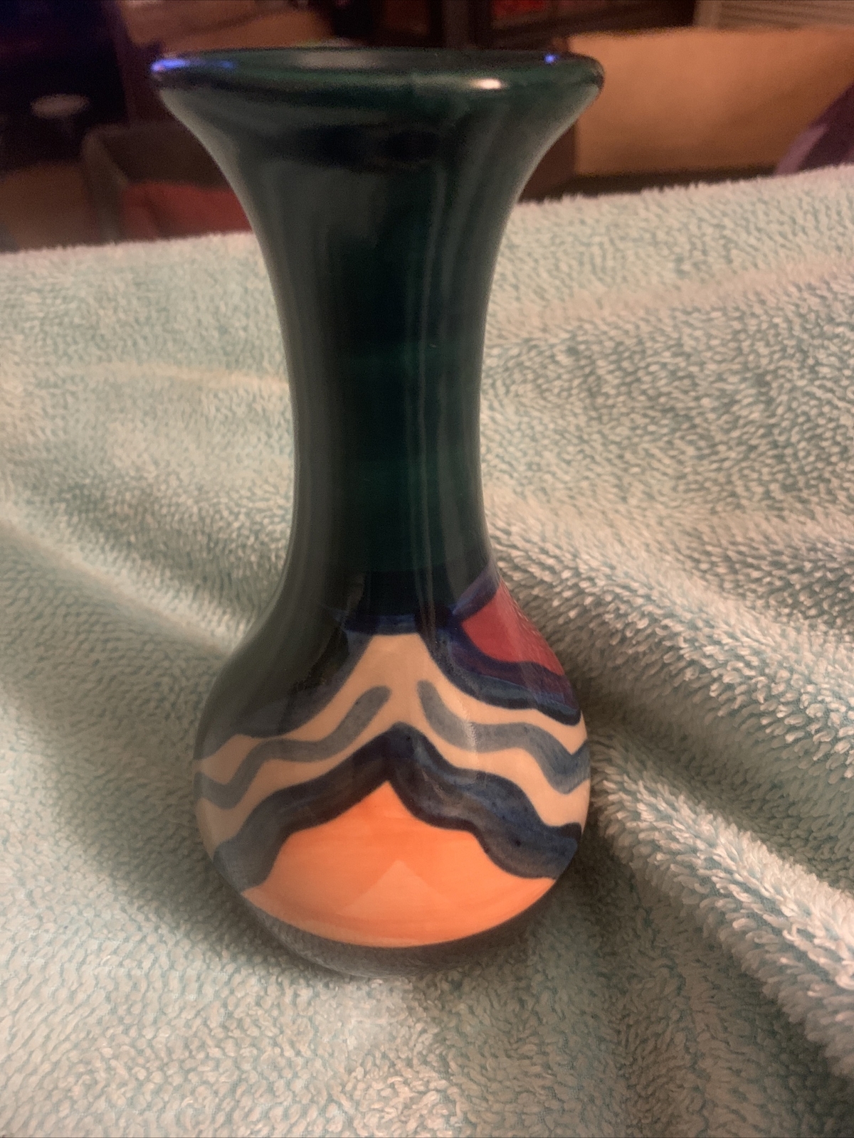 Gail Pittman Pottery Azalea Green Vase Signed, 6 1/4 Tall Zigzag Red Blue Cream