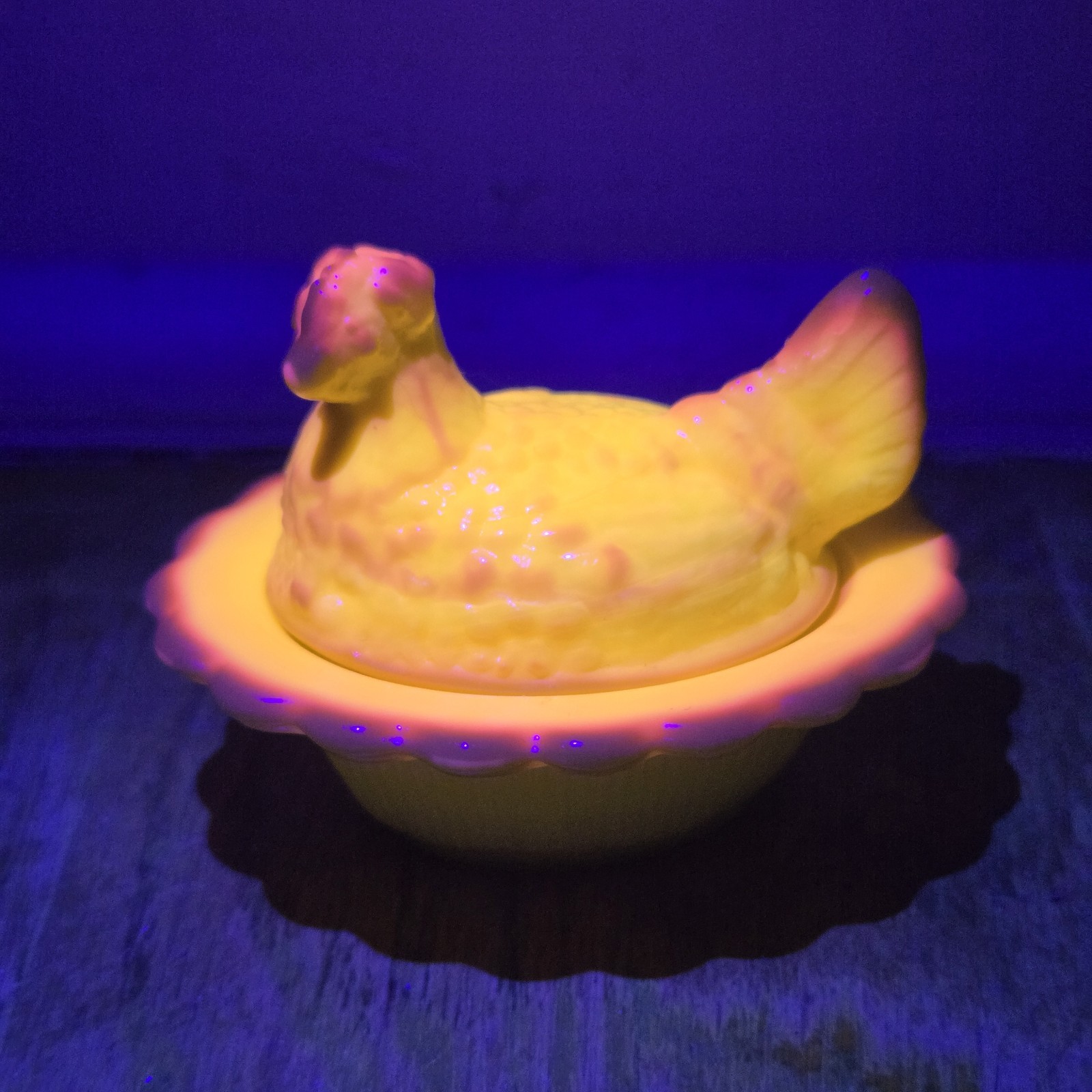 Mosser Mini Hen on Nest Dandelion Uranium Glass Glows UV