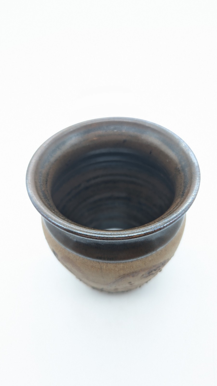 Vtg RINGQUIST Studio Art Pottery Vase Incised Design 4 1/8″ Tall Signed
