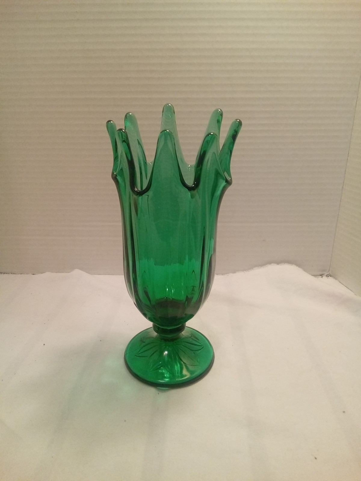 Fenton Eight Point Swung Colonial Green Vase