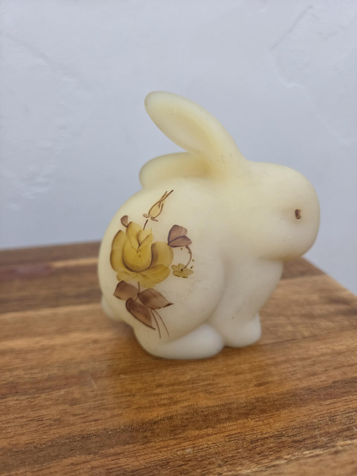 Vintage Fenton Custard Glass Bunny Hand Painted Rabbit And Signed