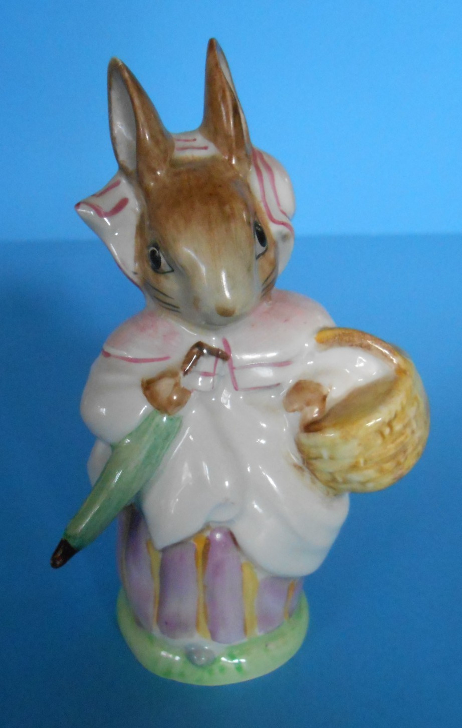 Beswick Mrs. Rabbit Gold Oval Stamp Figurine Beatrix Potter F. Warne & Co. BP2a